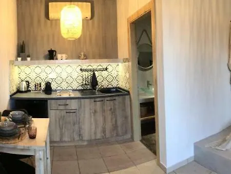 Πανσιόν Fiore Di Flora